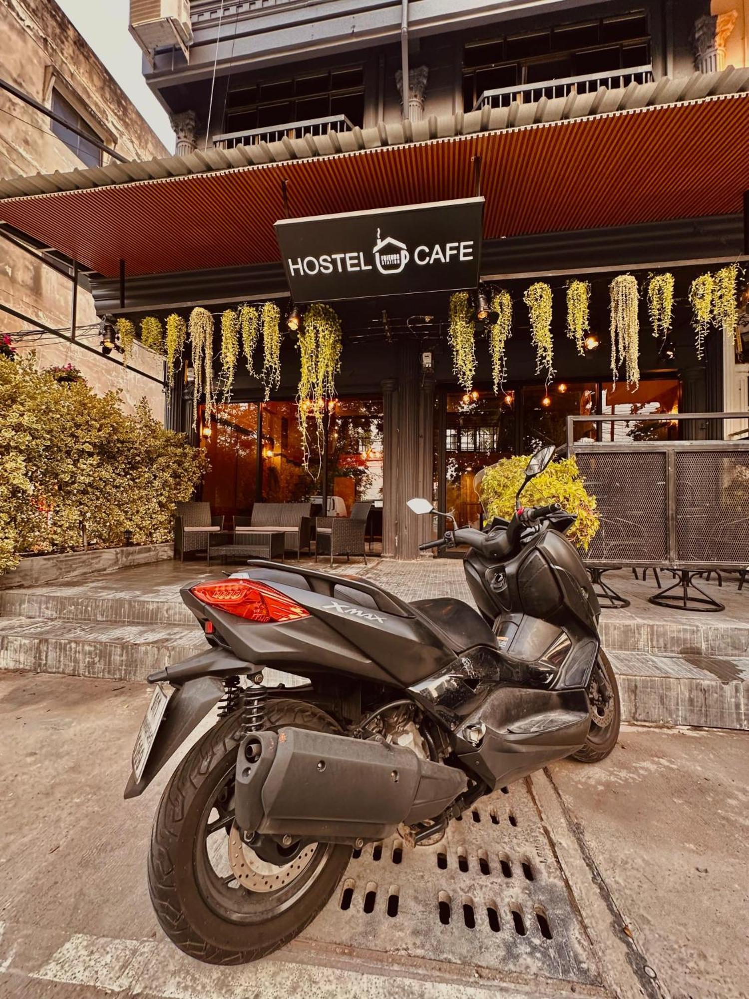 Hostel Friends Station & Cafe Pattaya Exterior photo