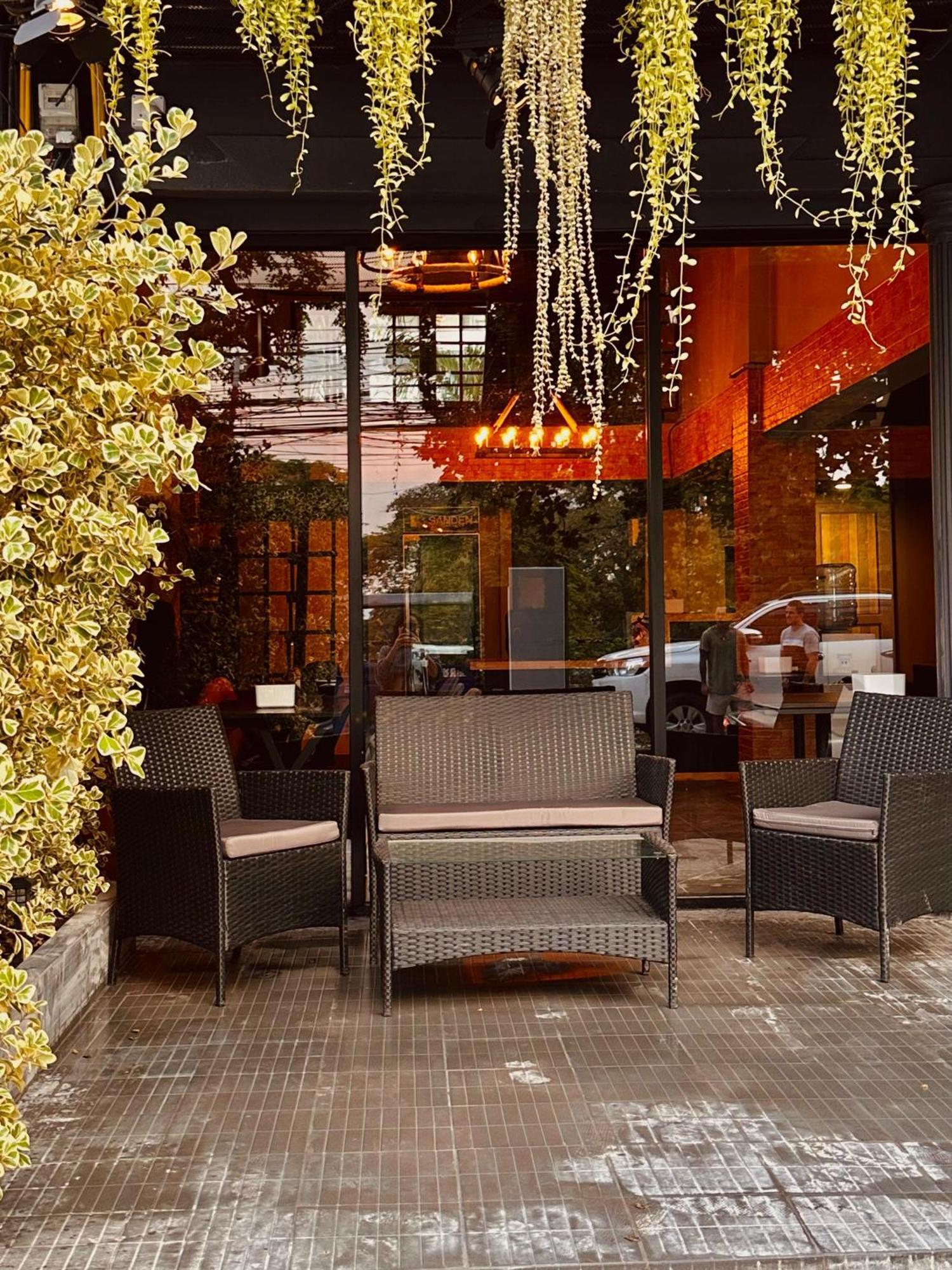Hostel Friends Station & Cafe Pattaya Exterior photo
